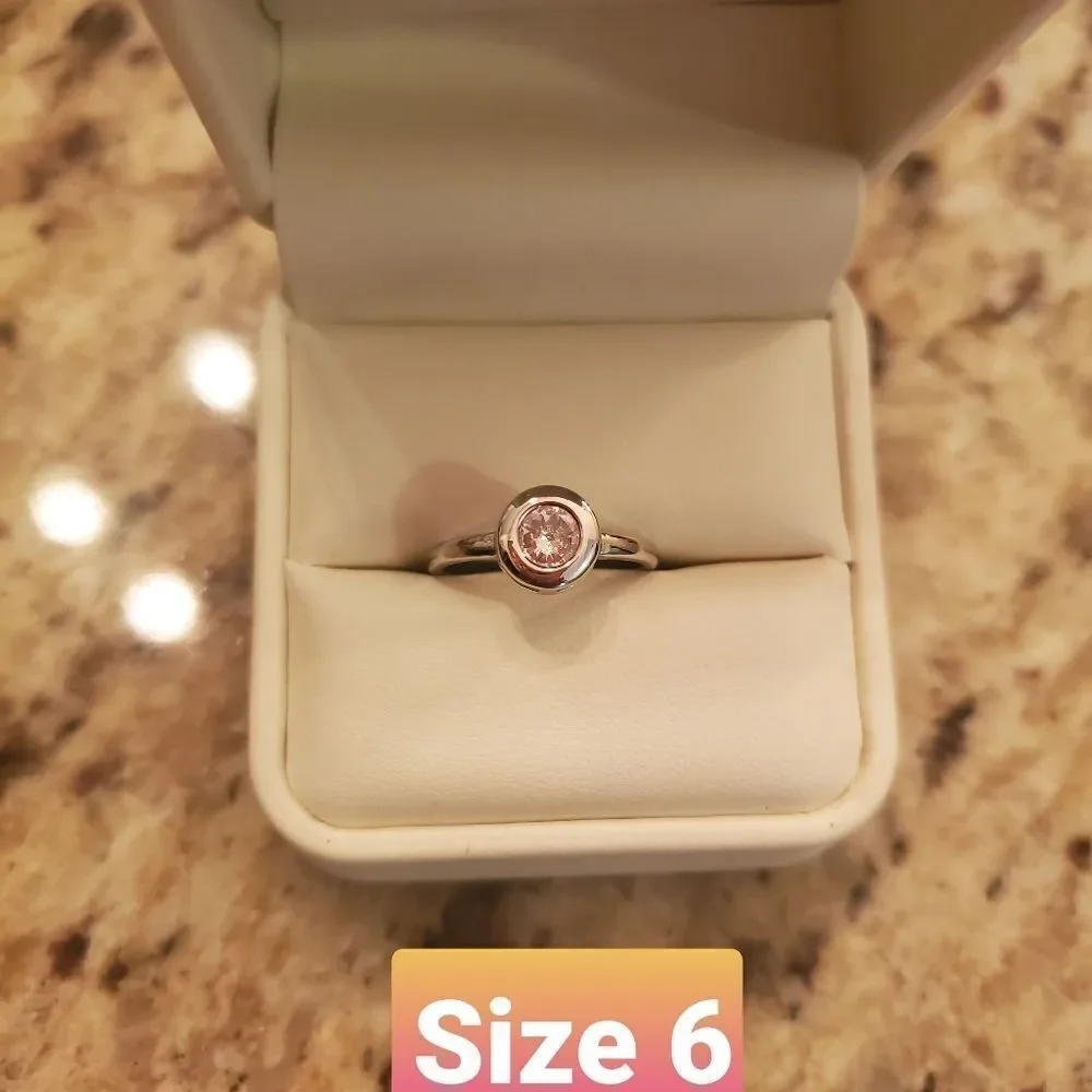 Stylish Solitary w/ High Quality Crystal CZ Stone